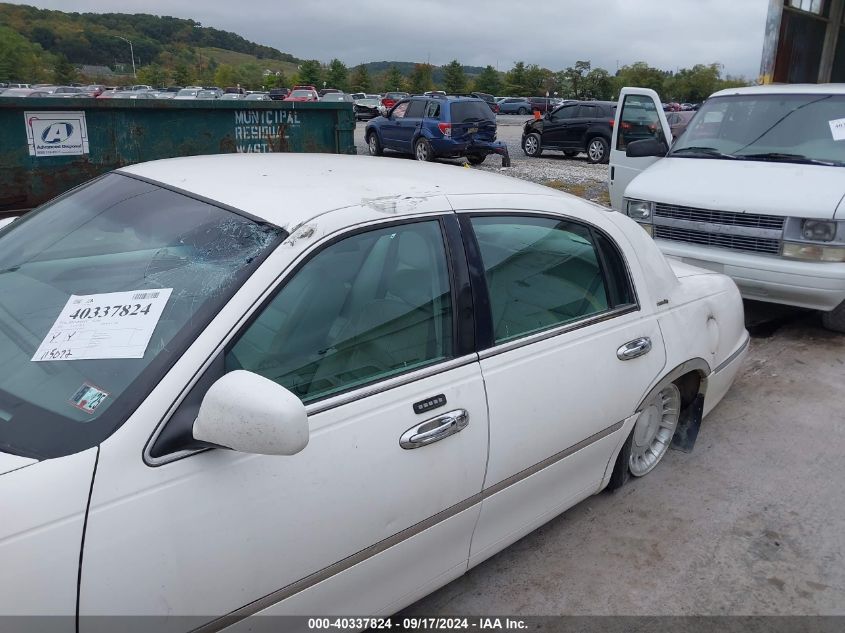 2002 Lincoln Town Car Executive VIN: 1LNHM81W12Y621014 Lot: 40337824