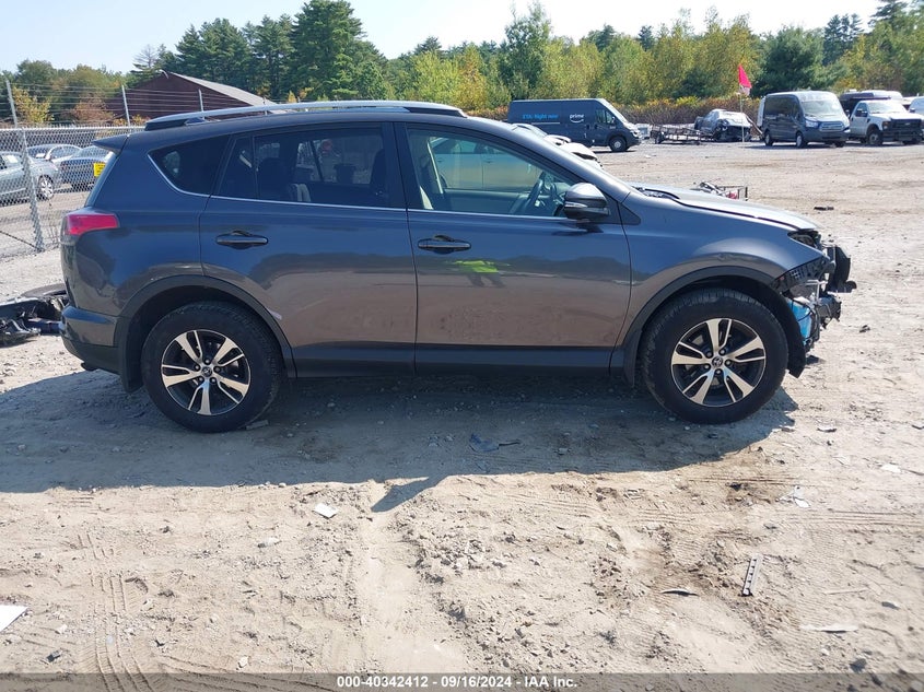 2018 TOYOTA RAV4 XLE - JTMRFREV1JJ726699