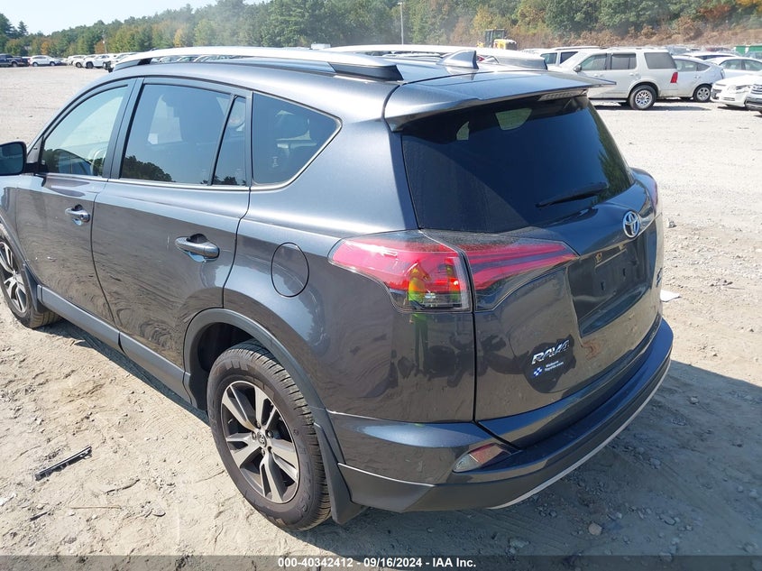 2018 TOYOTA RAV4 XLE - JTMRFREV1JJ726699