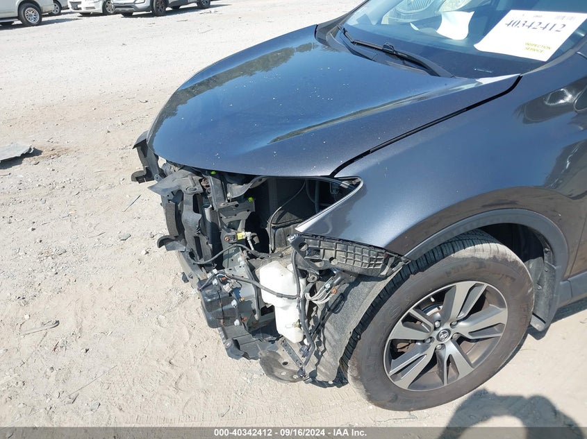 2018 TOYOTA RAV4 XLE - JTMRFREV1JJ726699