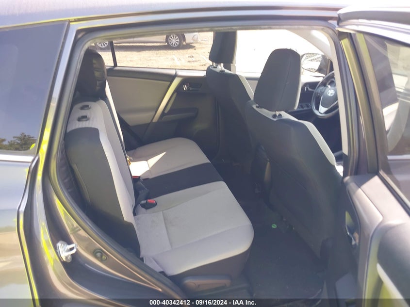 2018 TOYOTA RAV4 XLE - JTMRFREV1JJ726699