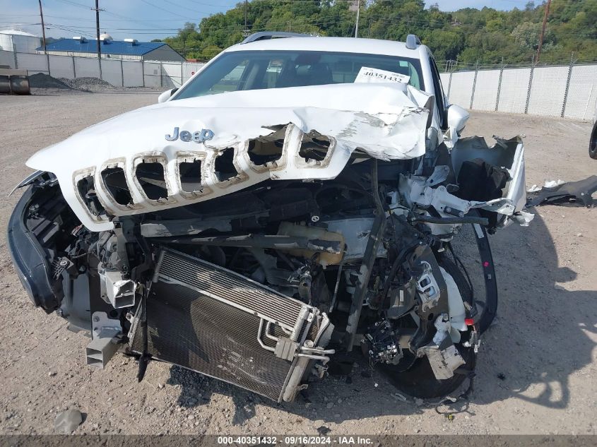 2019 Jeep Cherokee Latitude Plus 4X4 VIN: 1C4PJMLB9KD168795 Lot: 40351432