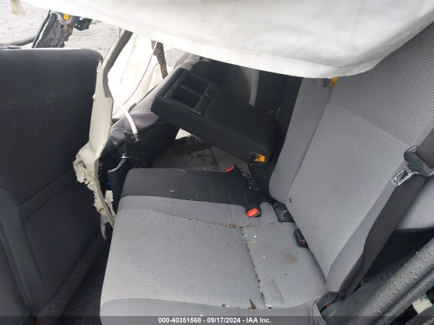 JTMWFREV4HJ701535 2017 Toyota Rav4 Xle