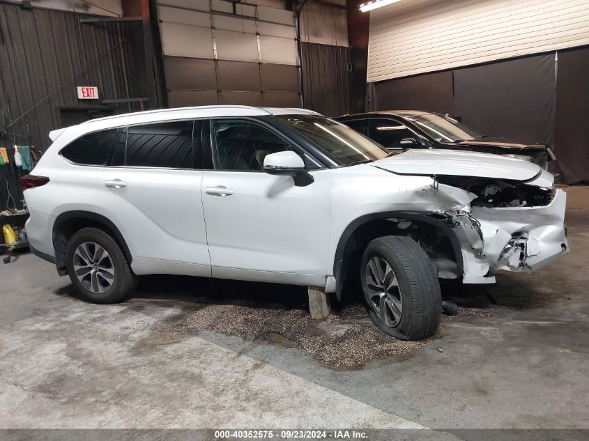 2022 Toyota Highlander Xle VIN: 5TDGZRBH8NS587693 Lot: 40352575