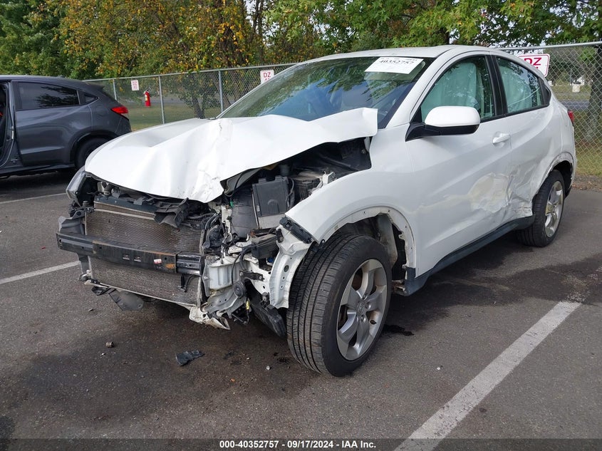 VIN 3CZRU6H3XJM724283 2018 HONDA HR-V LX