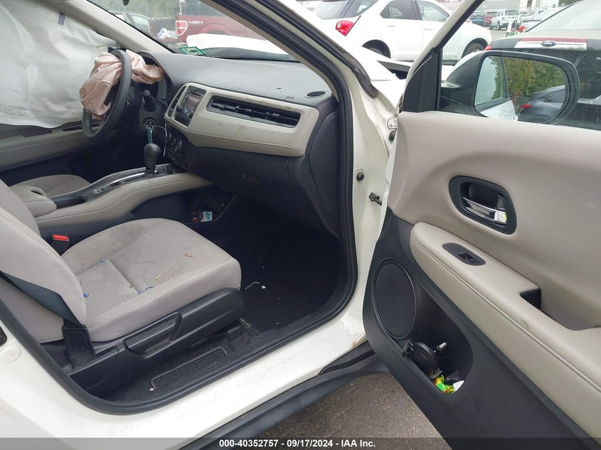 VIN 3CZRU6H3XJM724283 2018 HONDA HR-V LX