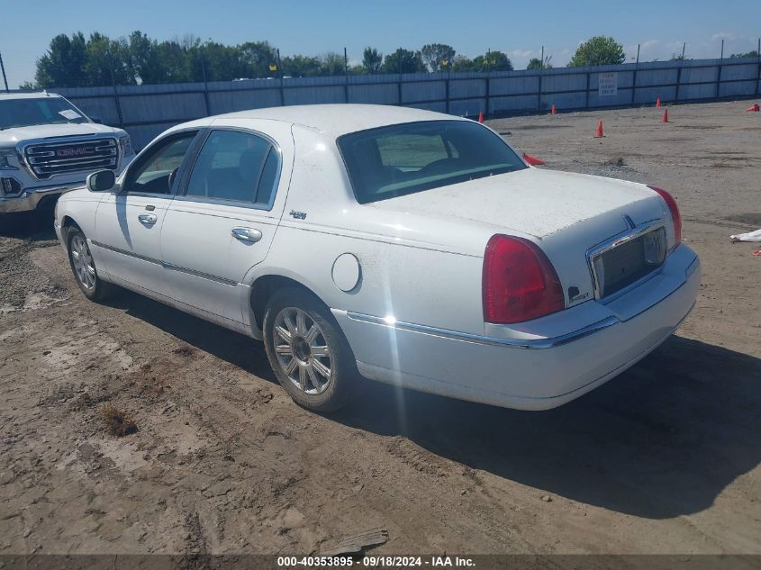 2007 Lincoln Town Car Signature Limited VIN: 1LNHM82V77Y632239 Lot: 40353895