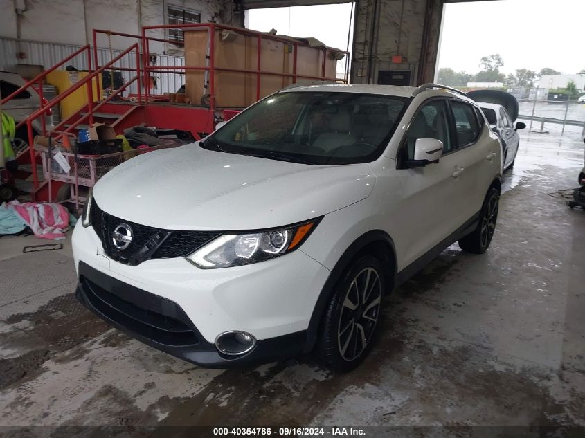 JN1BJ1CR8HW107704 2017 NISSAN ROGUE - Image 2