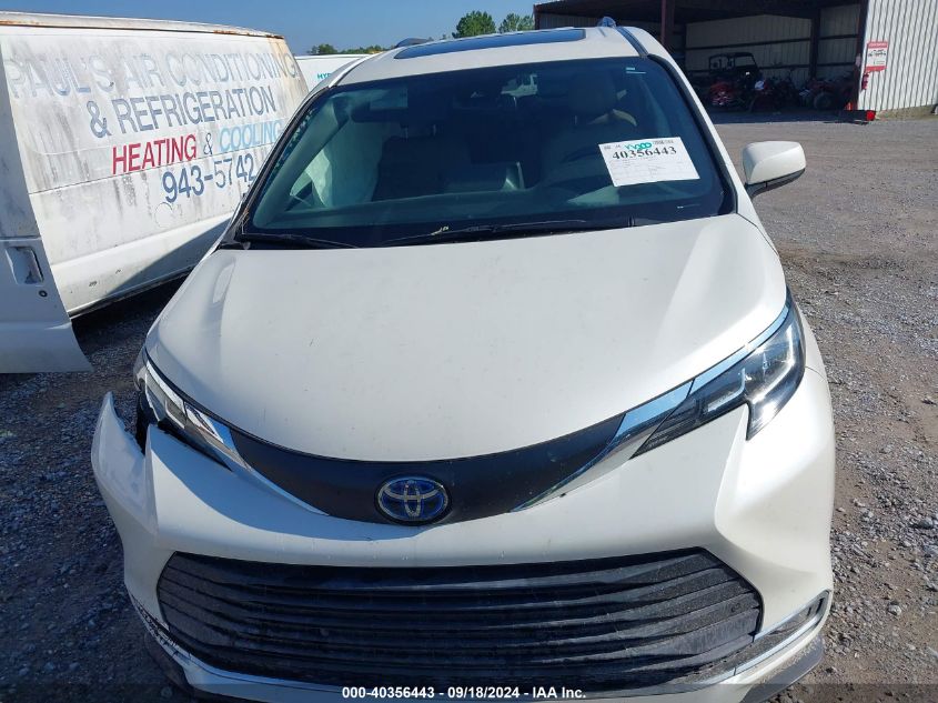 5TDYRKEC2MS036704 2021 Toyota Sienna Xle