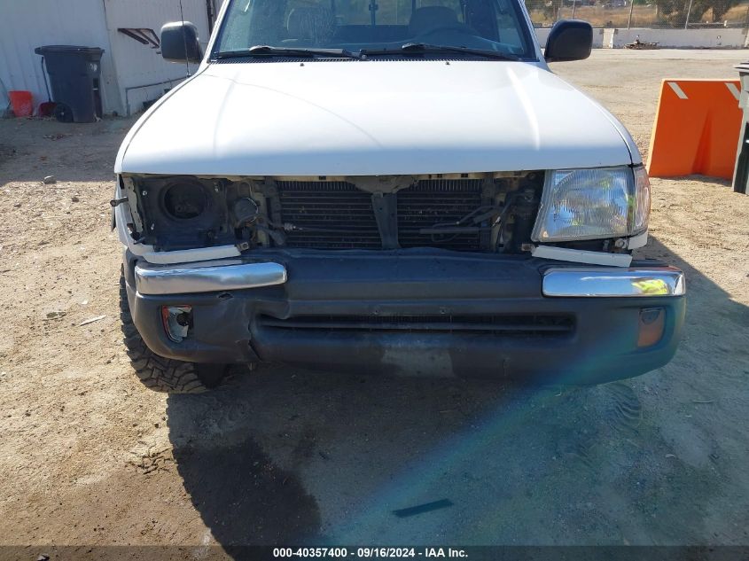 2000 Toyota Tacoma Base V6 VIN: 4TAWN72N3YZ677155 Lot: 40357400