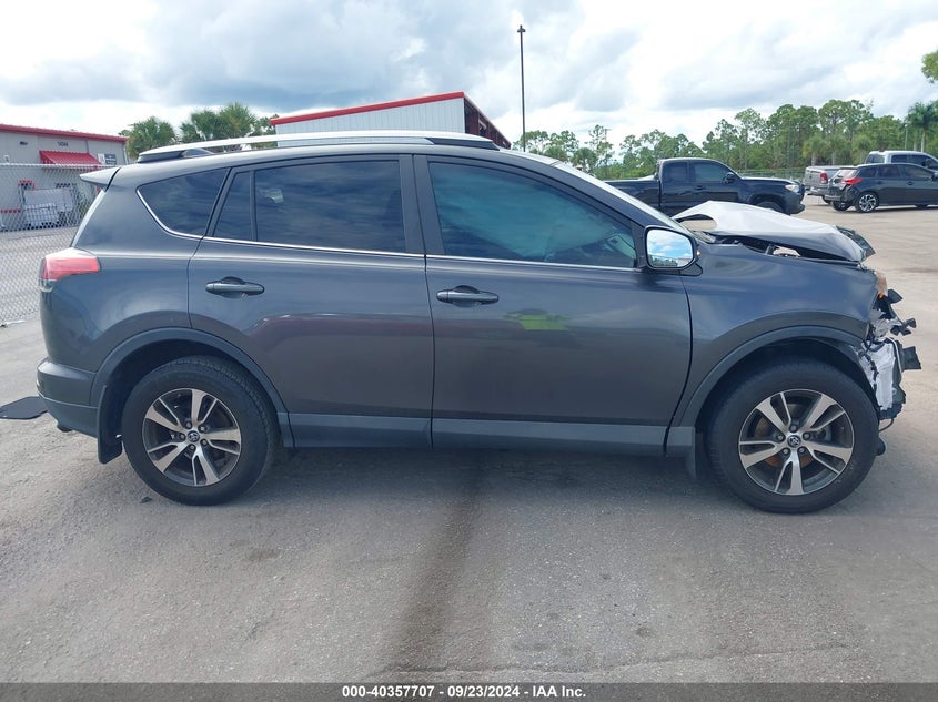 VIN 2T3WFREV0JW492608 2018 TOYOTA RAV4 XLE