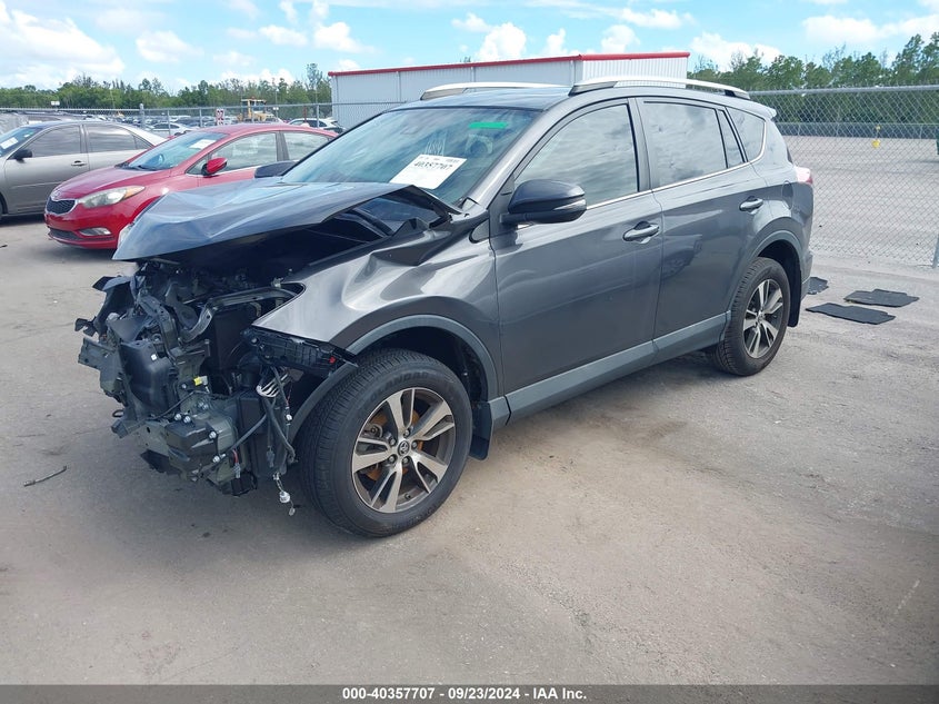 VIN 2T3WFREV0JW492608 2018 TOYOTA RAV4 XLE