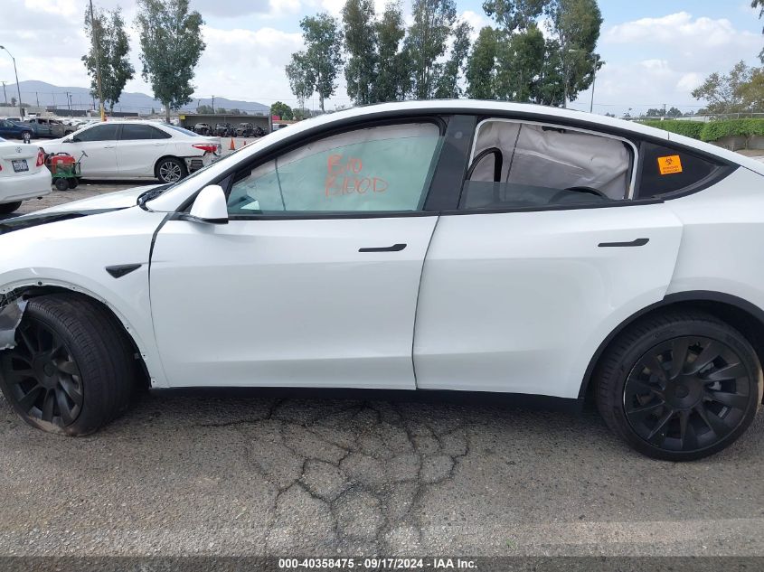 2022 Tesla Model Y Long Range Dual Motor All-Wheel Drive VIN: 7SAYGDEE0NF329786 Lot: 40358475