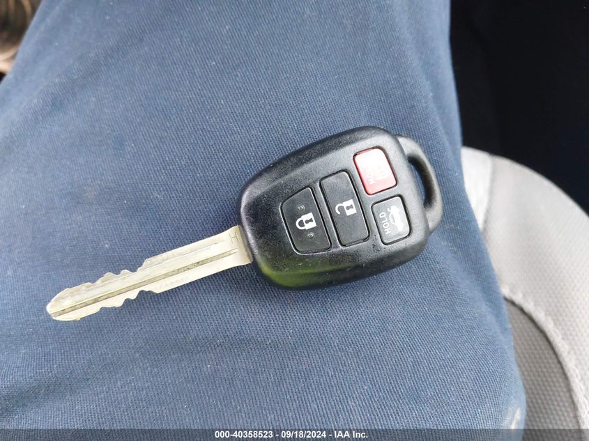 2017 Toyota Corolla L/Le/Xle/Se/Xse VIN: 2T1BURHE0HC780407 Lot: 40358523