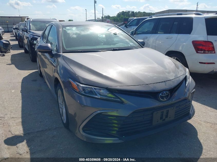 4T1C11AK8MU575697 2021 TOYOTA CAMRY - Image 1