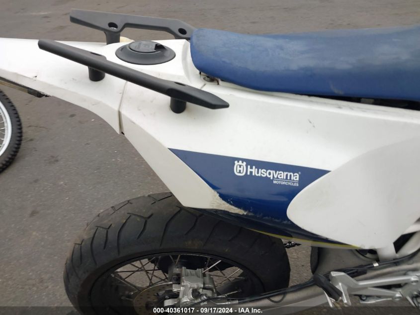 2018 Husqvarna 701 Enduro VIN: VBKUEV400JM716917 Lot: 40361017