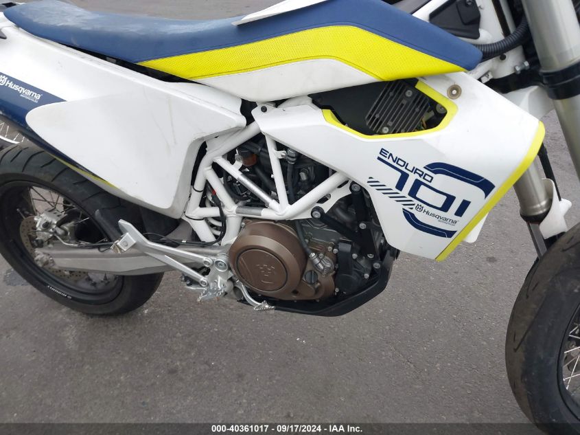 2018 Husqvarna 701 Enduro VIN: VBKUEV400JM716917 Lot: 40361017