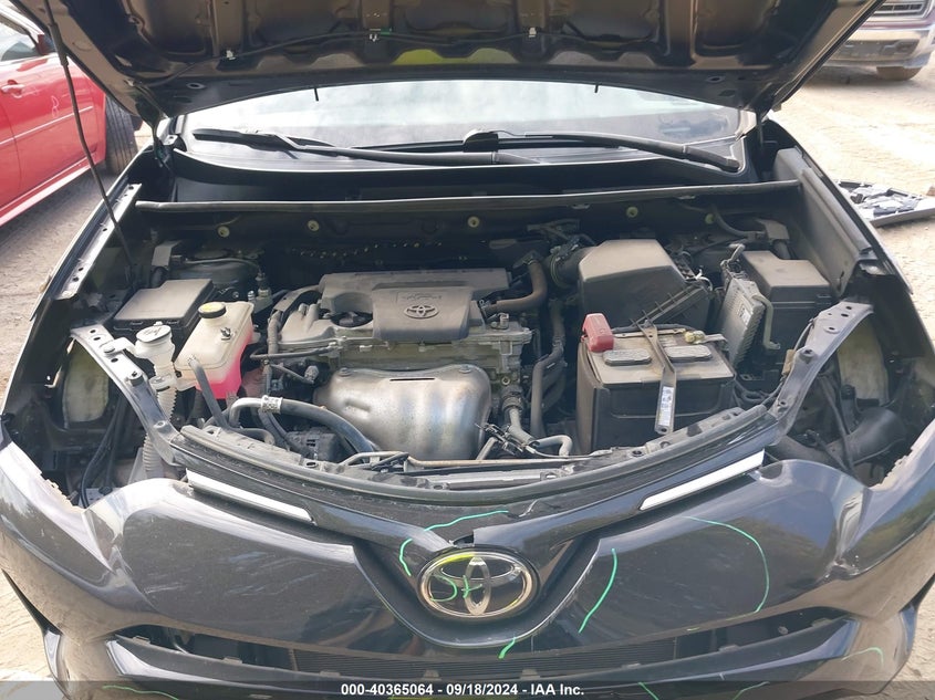 VIN 2T3RFREV5JW741434 2018 TOYOTA RAV4 XLE