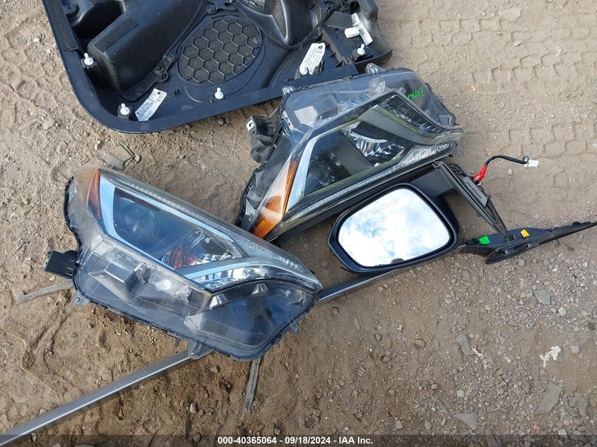 VIN 2T3RFREV5JW741434 2018 TOYOTA RAV4 XLE