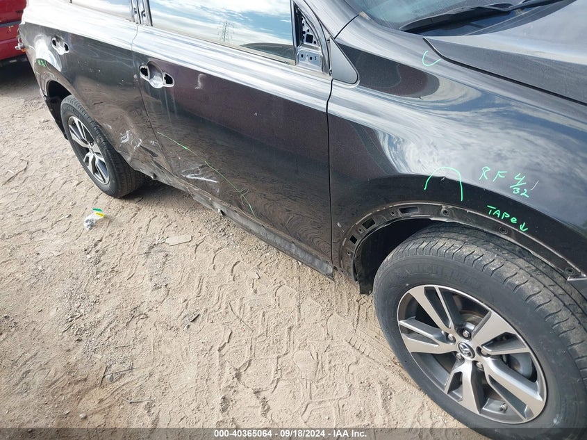 VIN 2T3RFREV5JW741434 2018 TOYOTA RAV4 XLE