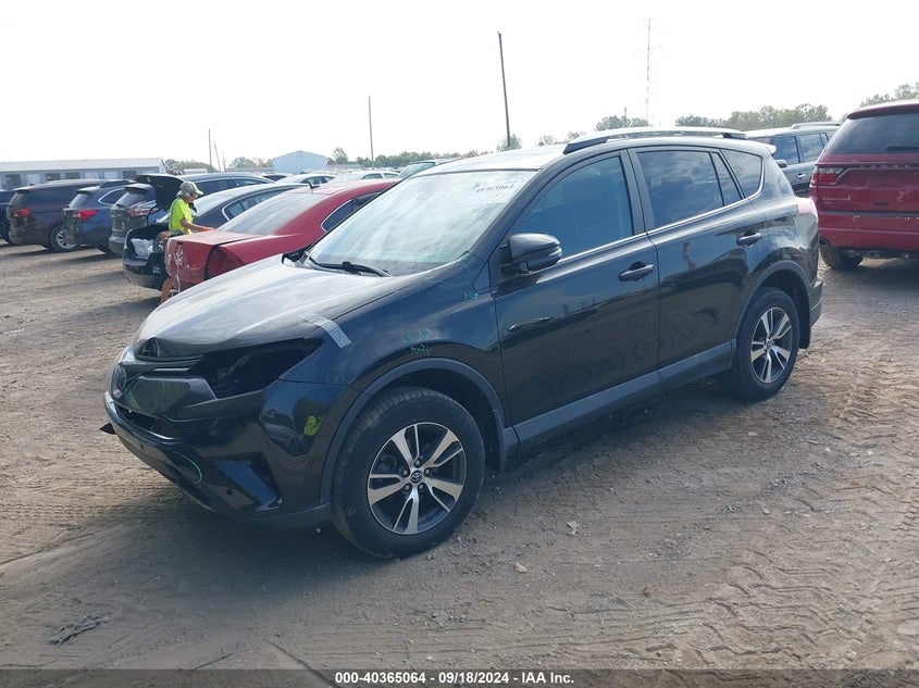 VIN 2T3RFREV5JW741434 2018 TOYOTA RAV4 XLE