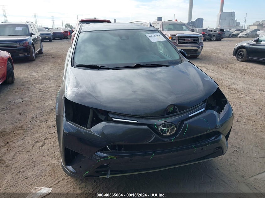 VIN 2T3RFREV5JW741434 2018 TOYOTA RAV4 XLE