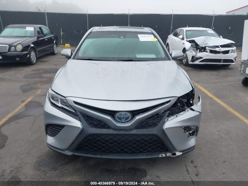 4T1B21HK2JU508300 2018 Toyota Camry Hybrid Se