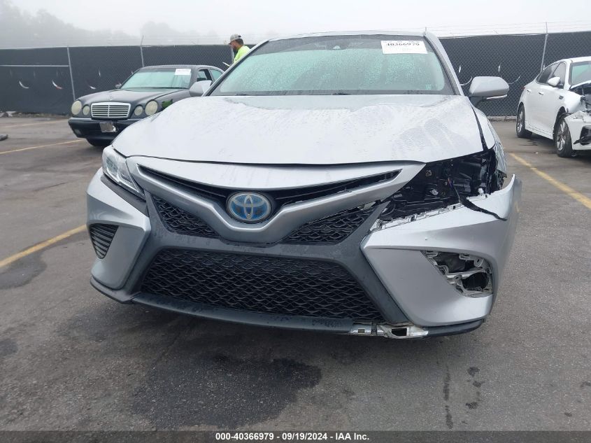 4T1B21HK2JU508300 2018 Toyota Camry Hybrid Se