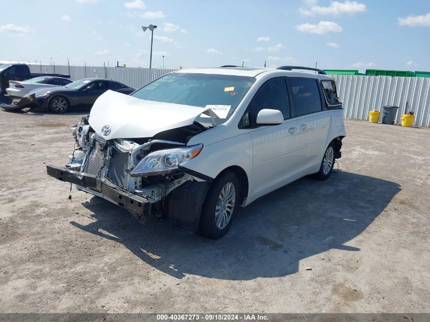 5TDYZ3DCXHS883726 2017 TOYOTA SIENNA - Image 2