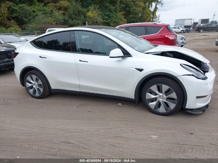 2022 Tesla Model Y Long Range Dual Motor All-Wheel Drive VIN: 7SAYGDEE4NA009724 Lot: 40368054