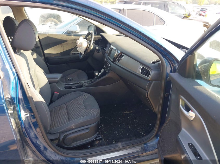 VIN KNDCB3LC1K5255860 2019 KIA NIRO LX