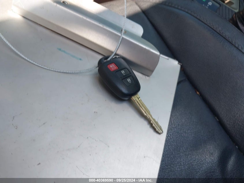 2013 TOYOTA RAV4 XLE - JTMWFREV5DD011463