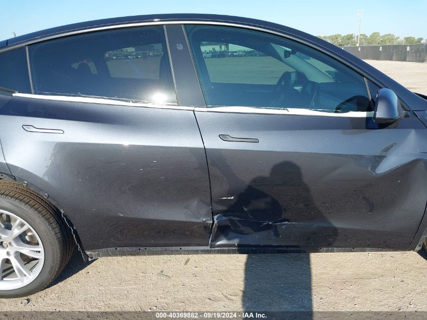 2024 Tesla Model Y Long Range Dual Motor All-Wheel Drive VIN: 7SAYGDEE9RA226143 Lot: 40369882