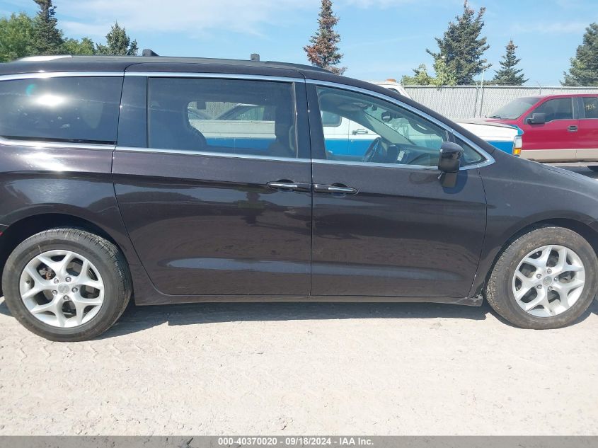 2017 Chrysler Pacifica Touring L VIN: 2C4RC1BG3HR811646 Lot: 40370020