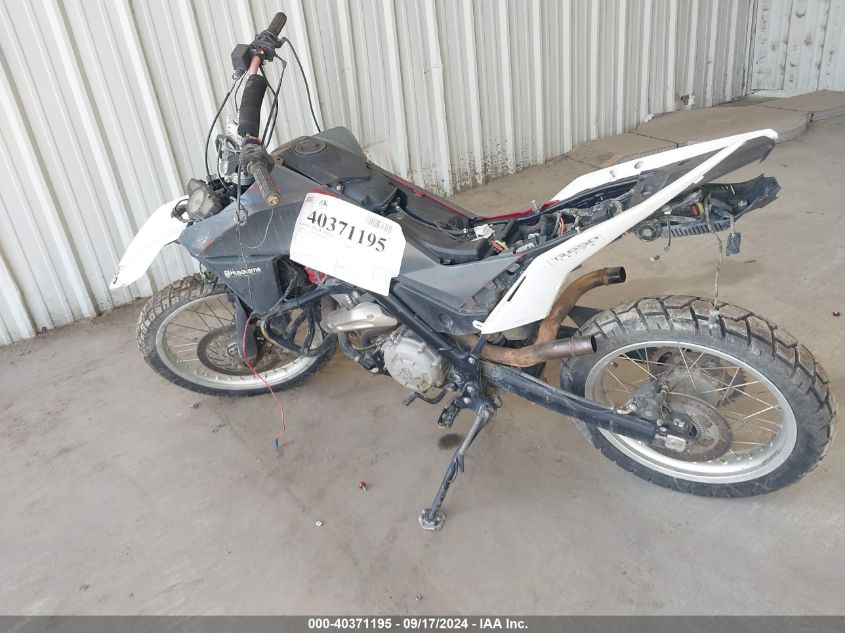 2013 Husqvarna Tr650 Strada VIN: ZKH0H12A1DV005704 Lot: 40371195