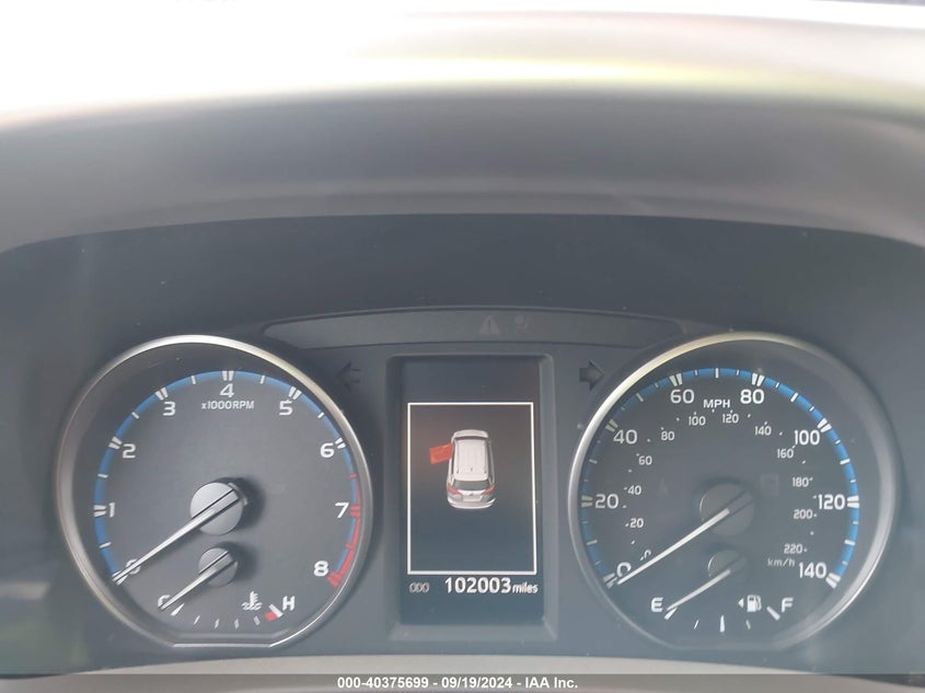 VIN JTMZFREV0JD115688 2018 TOYOTA RAV4 LE