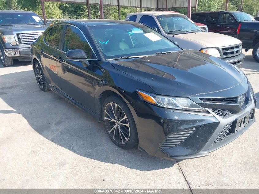 4T1B11HK2JU156712 2018 TOYOTA CAMRY - Image 1