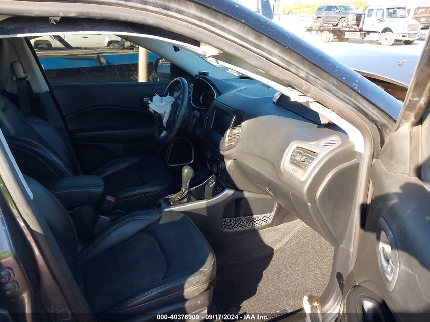 VIN 3C4NJCBB5JT248378 2018 JEEP COMPASS LATITUDE FWD