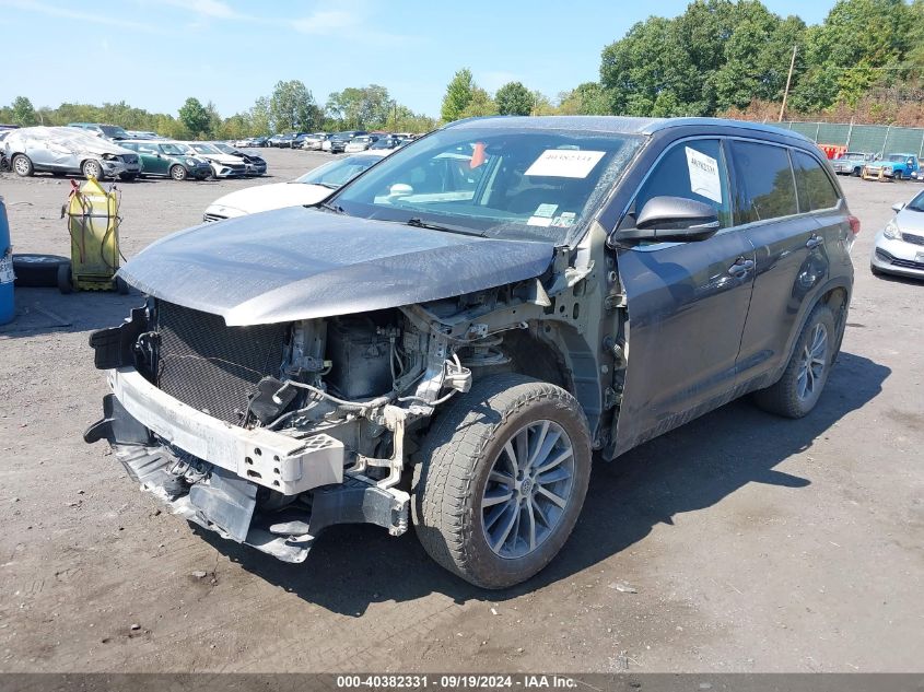 5TDJZRFH7JS533182 2018 TOYOTA HIGHLANDER - Image 2