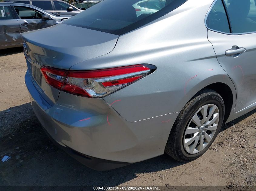 4T1B11HK0JU558180 2018 Toyota Camry L