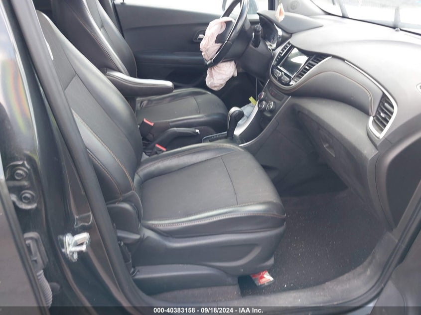 VIN 3GNCJLSB4JL219761 2018 CHEVROLET TRAX LT