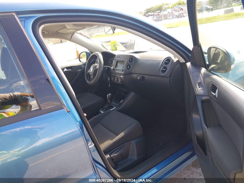 2017 VOLKSWAGEN TIGUAN 2.0T/2.0T S - WVGAV7AXXHK049969
