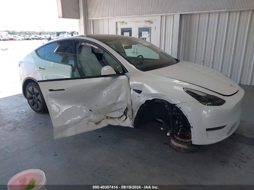 7SAYGDED3RF115792 2024 TESLA MODEL Y - Image 1