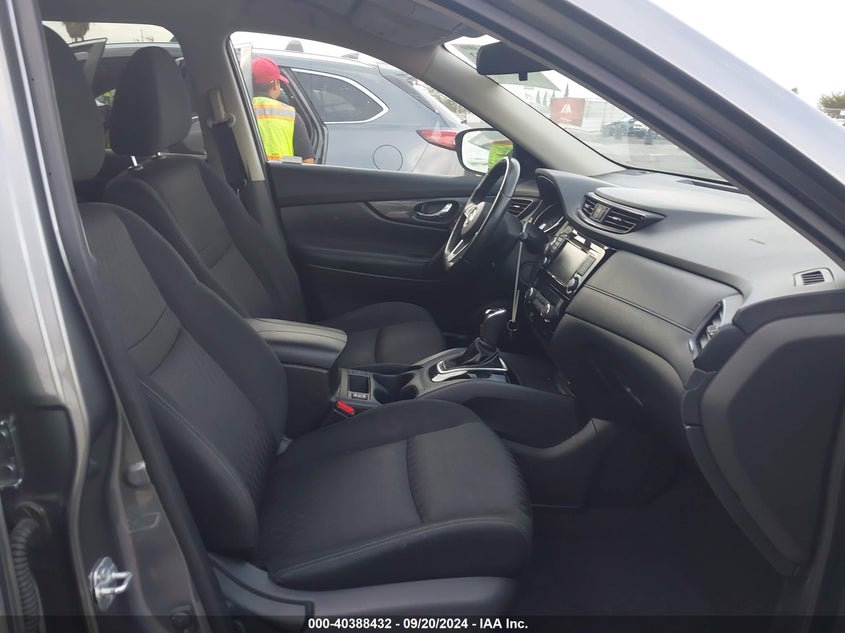 VIN KNMAT2MT0JP596232 2018 NISSAN ROGUE SV
