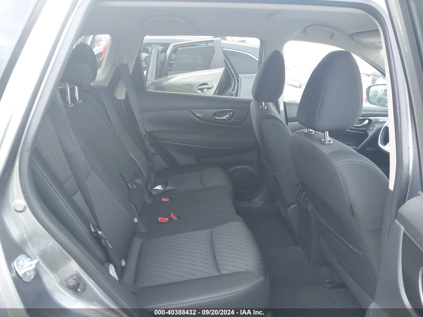 VIN KNMAT2MT0JP596232 2018 NISSAN ROGUE SV