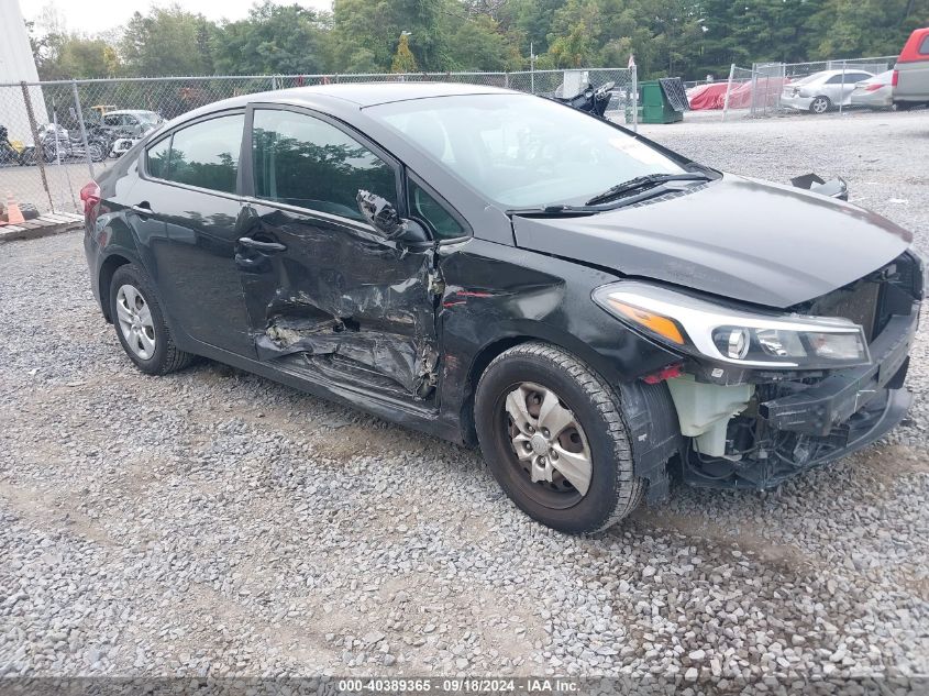 3KPFK4A75HE075979 2017 KIA FORTE - Image 1