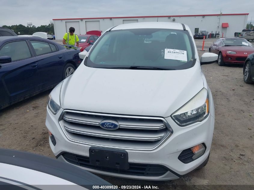 1FMCU0GD0HUF01111 2017 Ford Escape Se