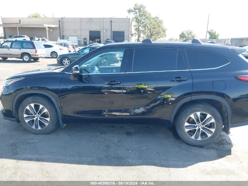 5TDHZRBH1MS103284 2021 Toyota Highlander Xle