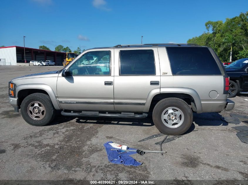 2000 Chevrolet Tahoe Z71 VIN: 1GNEK13R2YR228404 Lot: 40390621