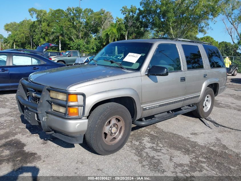 2000 Chevrolet Tahoe Z71 VIN: 1GNEK13R2YR228404 Lot: 40390621